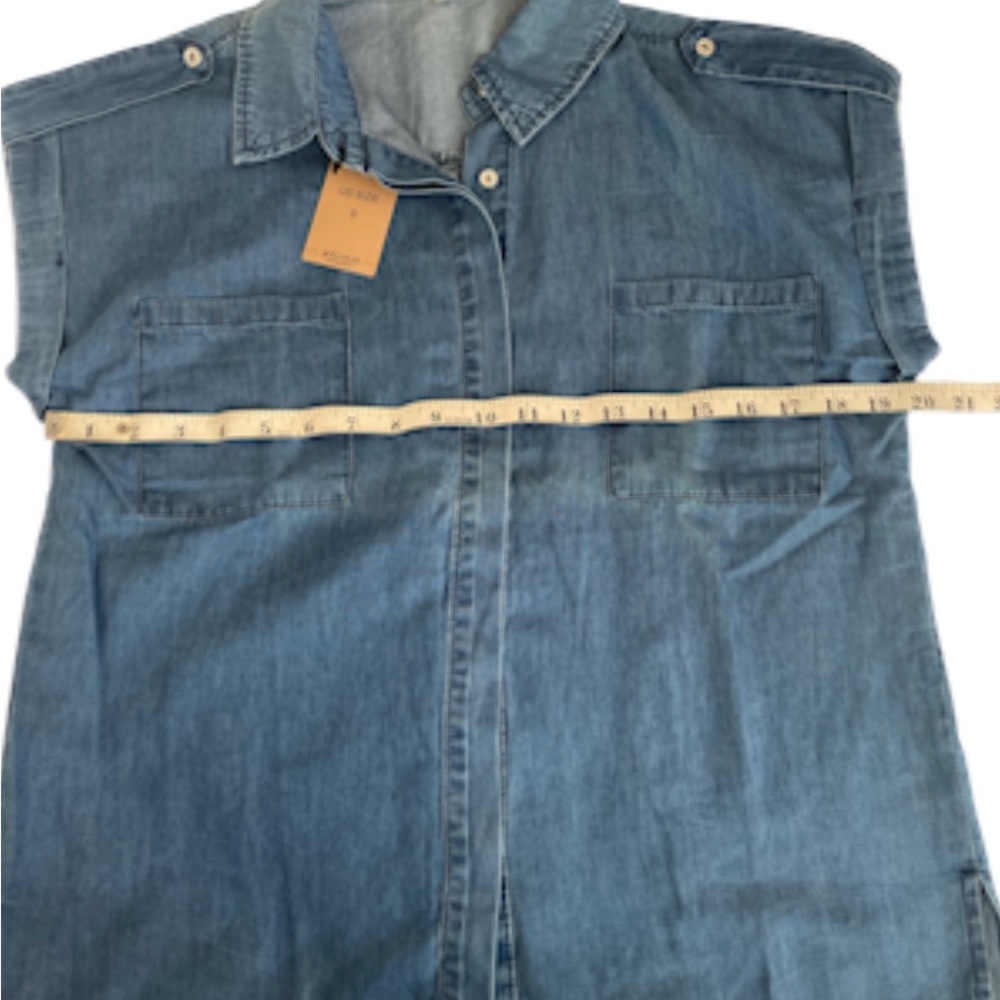 🌺Chambray button front top. Cuffed cap sleeves. NWT - Picture 3 of 6